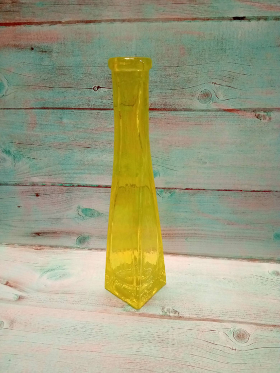 Карнавал-желтый прозрачный "Стрелки" ваза пирамидка малая прозрачная
