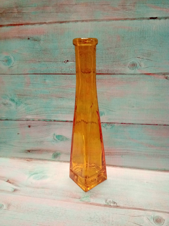 Карнавал-рыжий прозрачный "Стрелки" ваза пирамидка малая прозрачная