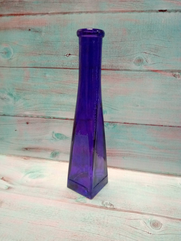 Карнавал-фиолетовый прозрачный "Стрелки" ваза пирамидка малая прозрачная
