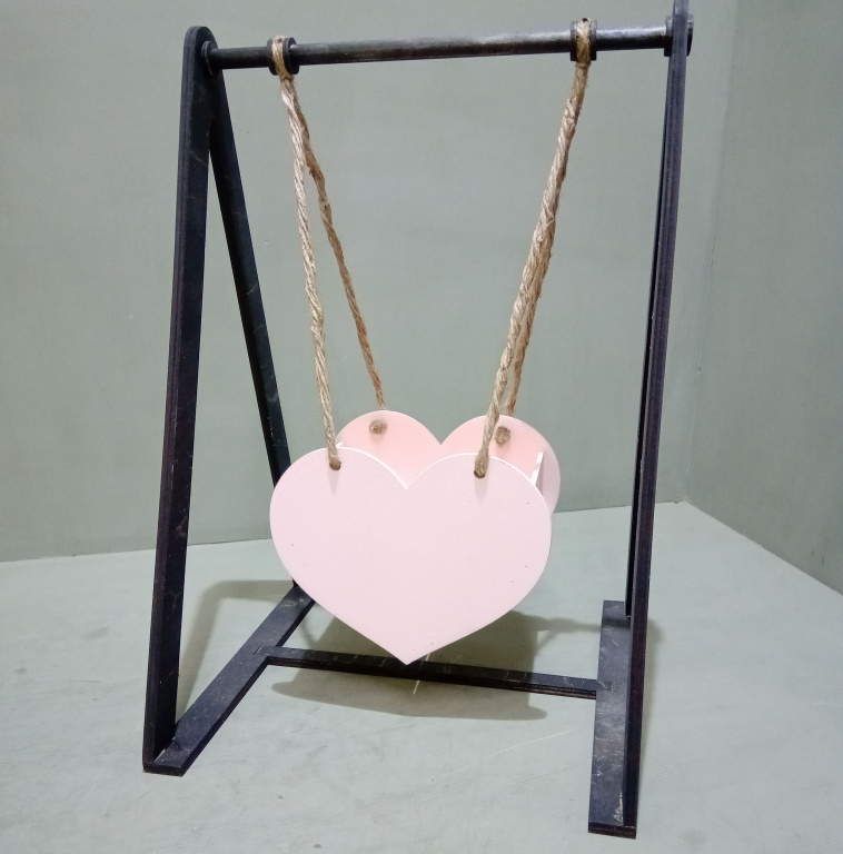 Кашпо "Качели-сердце". розовый