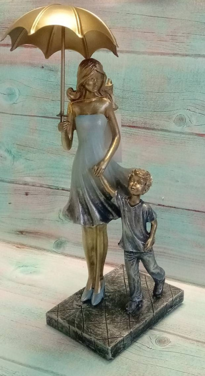 Фигурка "Мама с мальчиком под зонтом", 751
