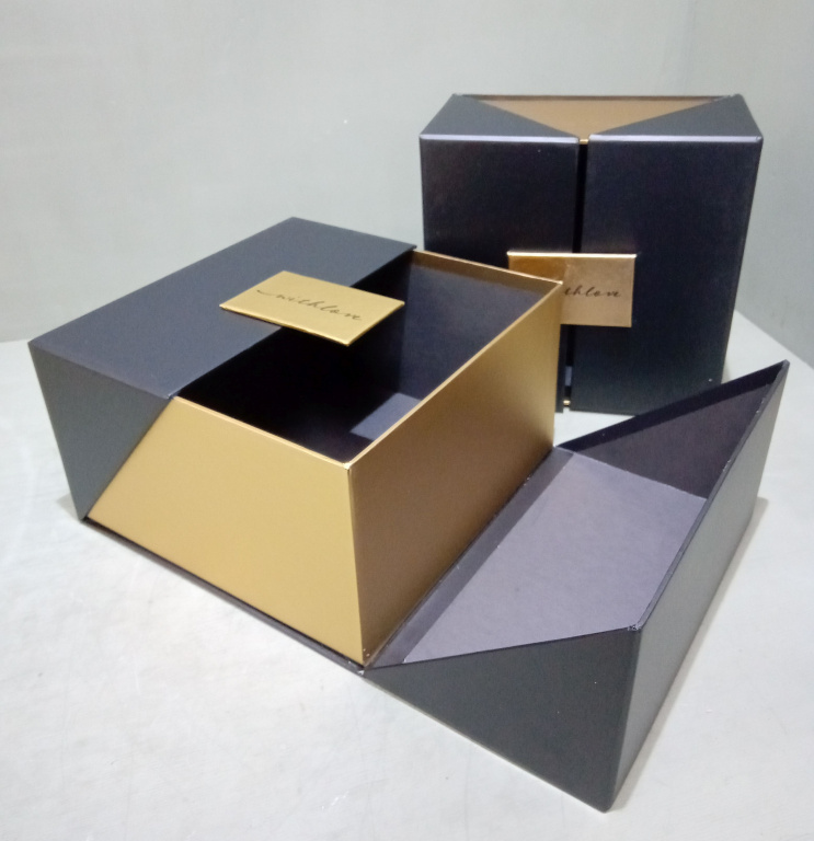 Комплект из 2-х коробок 21,5*21,5*12,5см, 19,58*19,5*10,5см